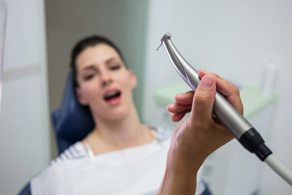 عصب‌کشی دندان بدون درد و درمان ریشه دندان – هزینه و مراحل