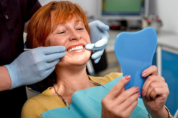 مزایای ایمپلنت دندان چیست؟